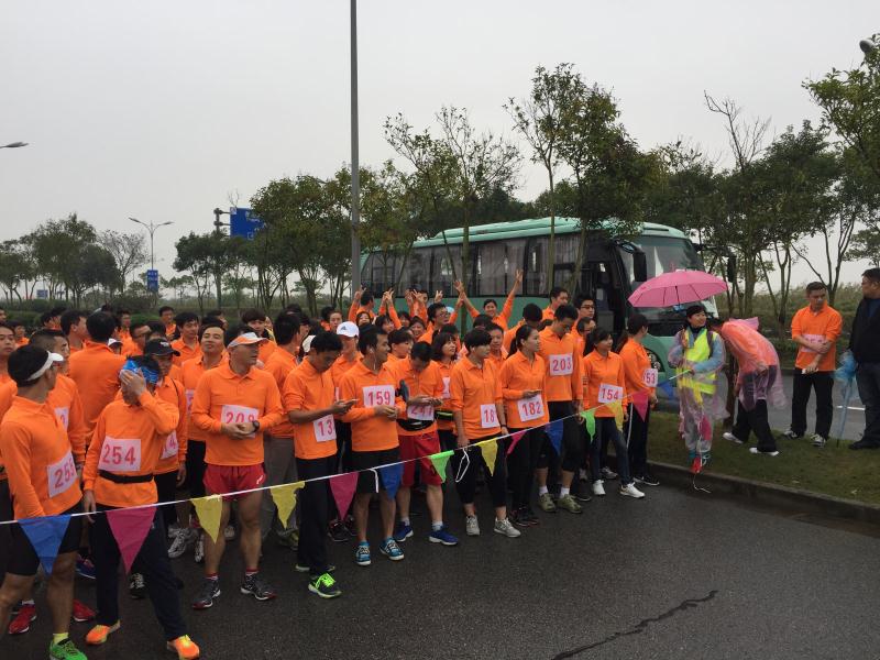 上海超诚员工征战“宜欧杯”环滴水湖马拉松比赛